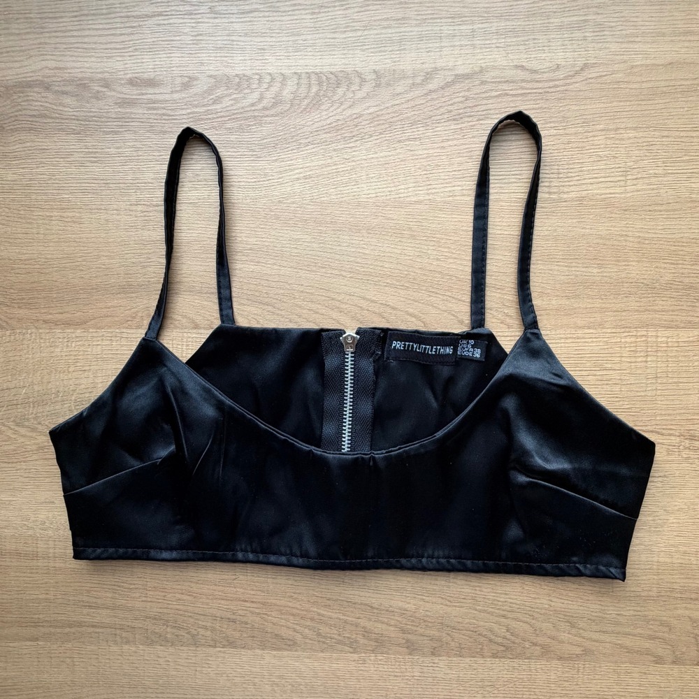 PrettyLittleThing Black Satin Zip Front Crop Top Bralette Size US 6